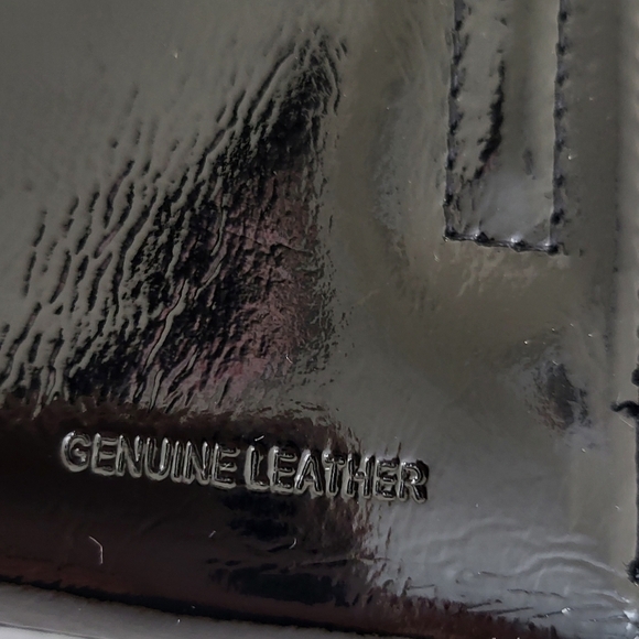 Kenneth Cole New York Black Patent Leather Zip Around Wallet - Picture 6 of 9